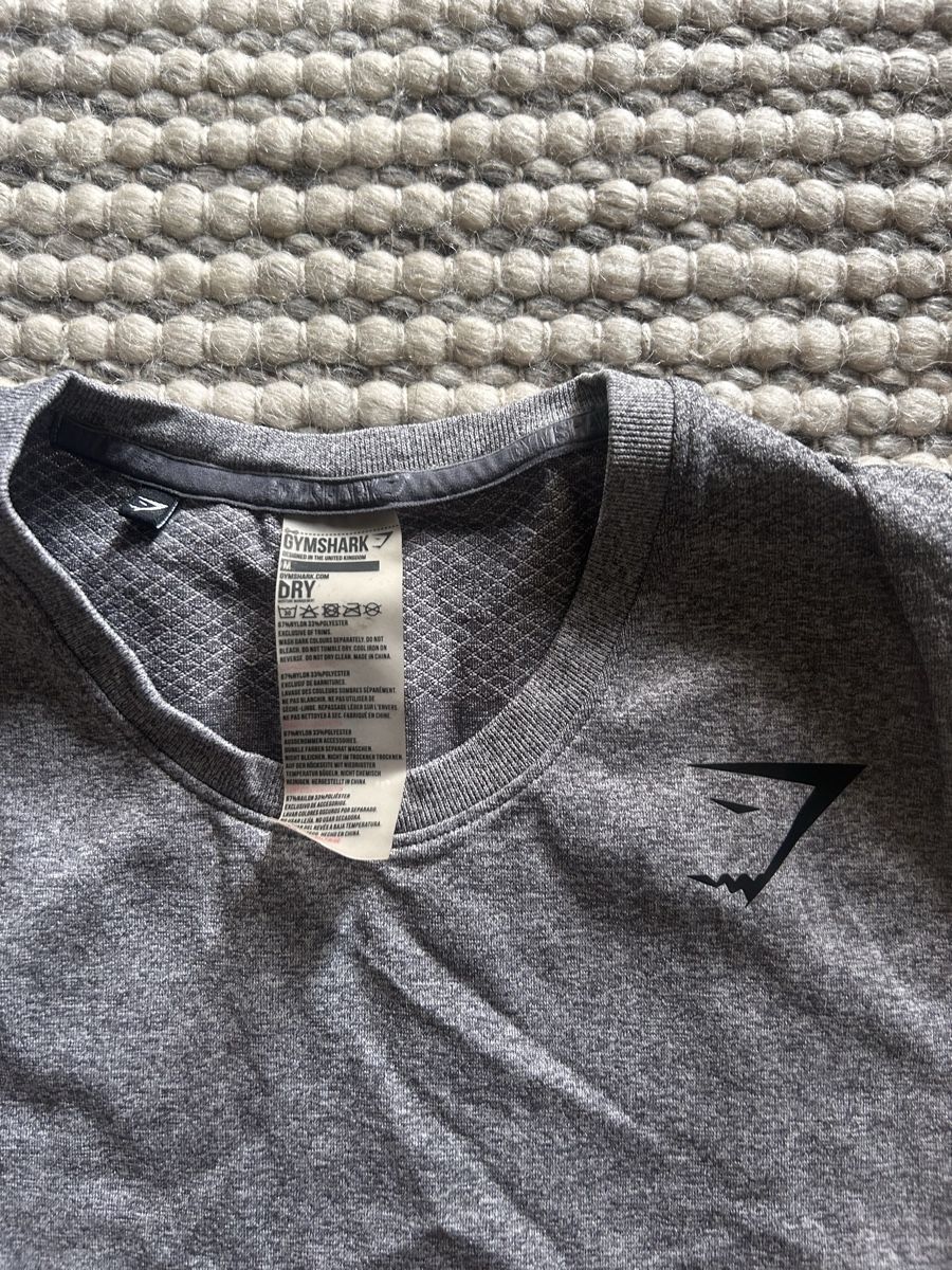 T-Shirts: Gymshark Tanktop grau – Gebraucht aus Teufen ZH von jas_8yhh 1