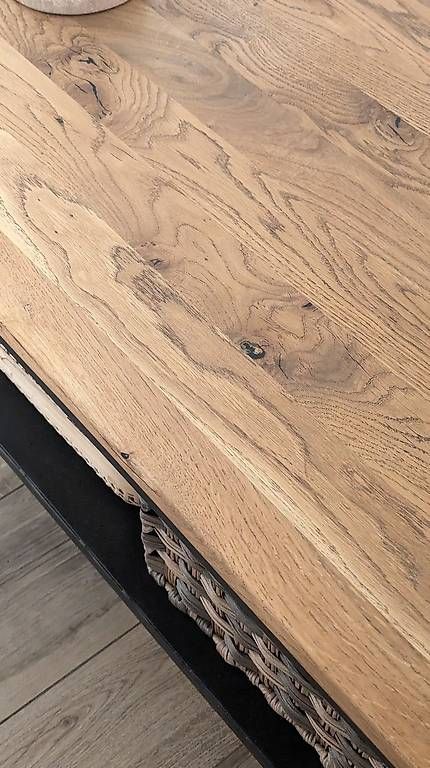 Tables: Stilvoller Eichenholz-Couchtisch mit Metallgestell – D'occasion à St.Gallen par reLapseOne 2