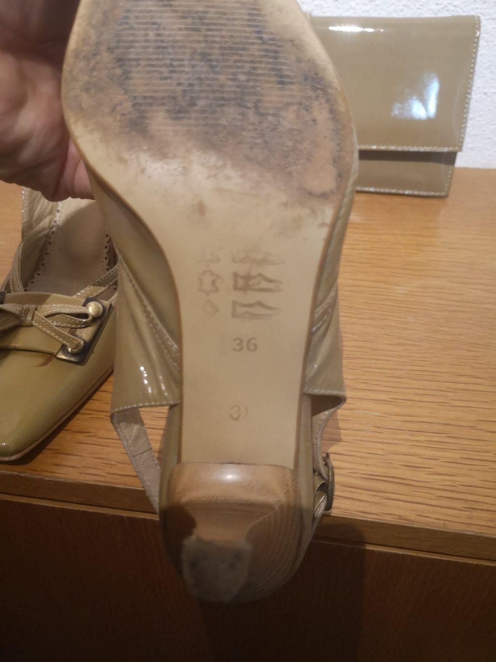 Scarpe da donna: Damenschuh mit Handtasche – Usato da Lostorf venduto da rubileo 2
