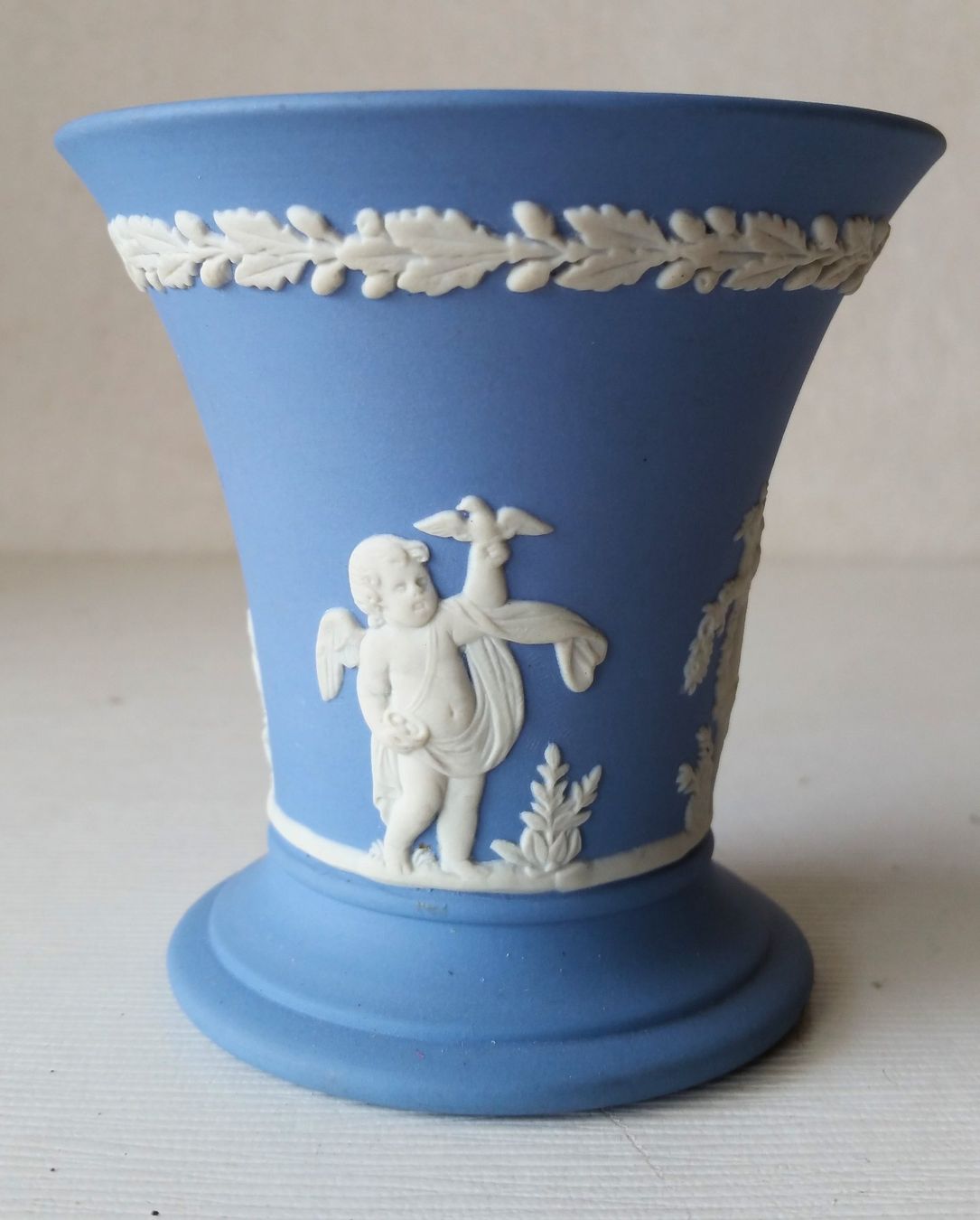 Wedgwood Vasi & Recipienti: Engels-Becher-Vase.Wedgewood Blue. – Usato da Oberriet SG venduto da Atir47 3
