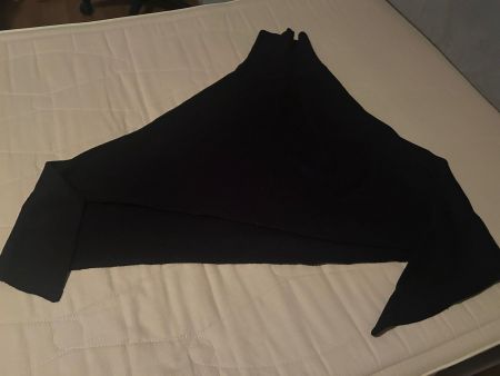 Scialle a triangolo nero