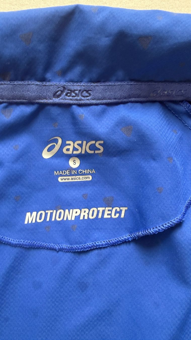 Asics Giacche: Asics leichte Windjacke Running Gr. S blau – Usato da Birsfelden venduto da Nic21 3