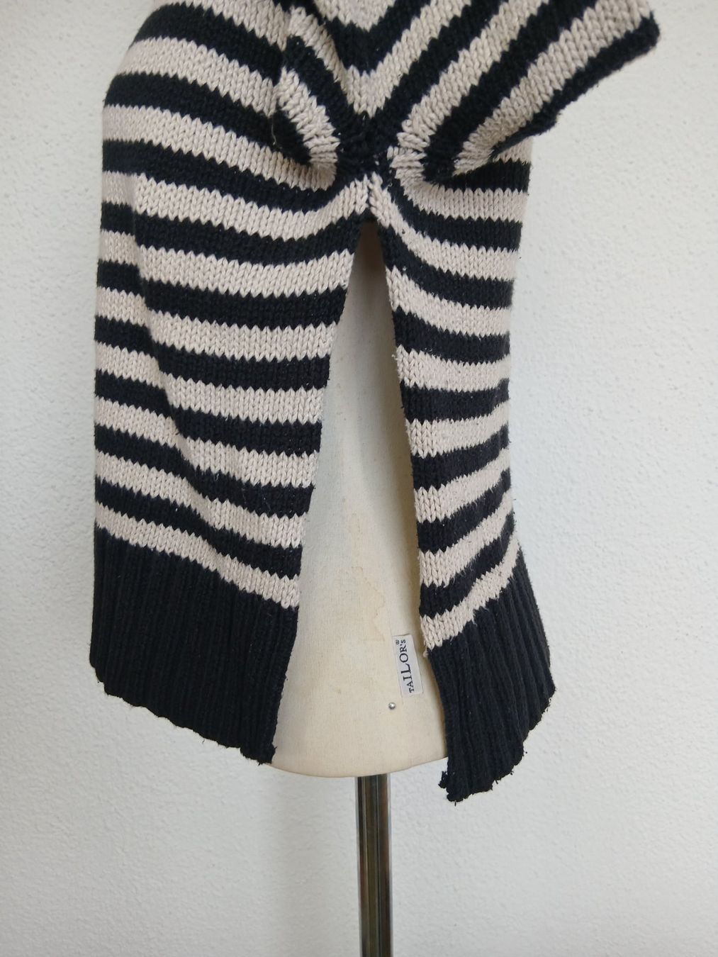 Hessnatur Pullover & Sweatshirts: Hess Natur Pullover, Oversize , BW  Seitenschlitze Gr.36 – Gebraucht aus Beckenried von SylvkensWorld 1