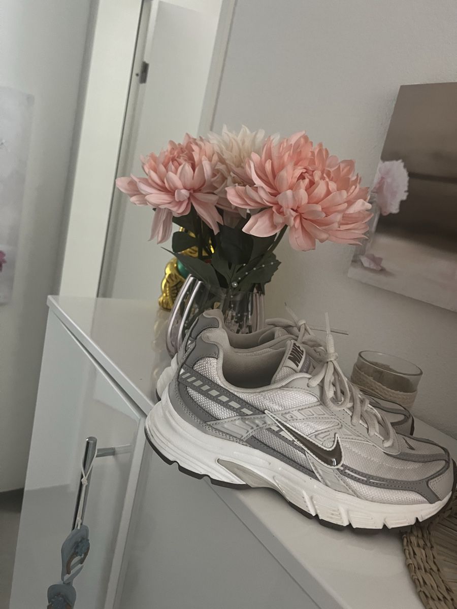 Scarpe da donna: Nike Turnschuhe  Gr. 38 Neuwertig – Usato da Gommiswald venduto da Uschi1972