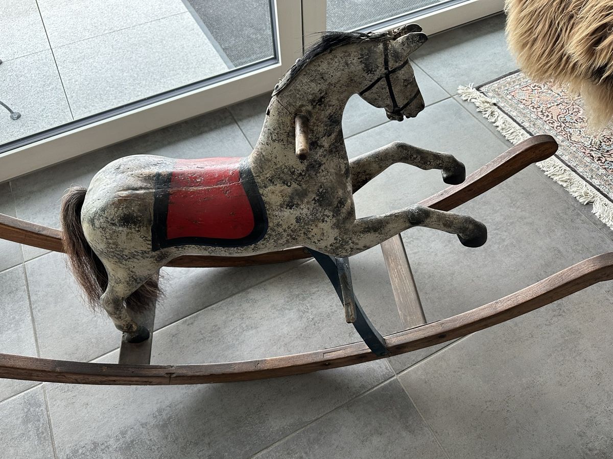 Giocattoli: Antikes Schaukelpferd restauriert – Usato da S. Antonino venduto da Swissbutler