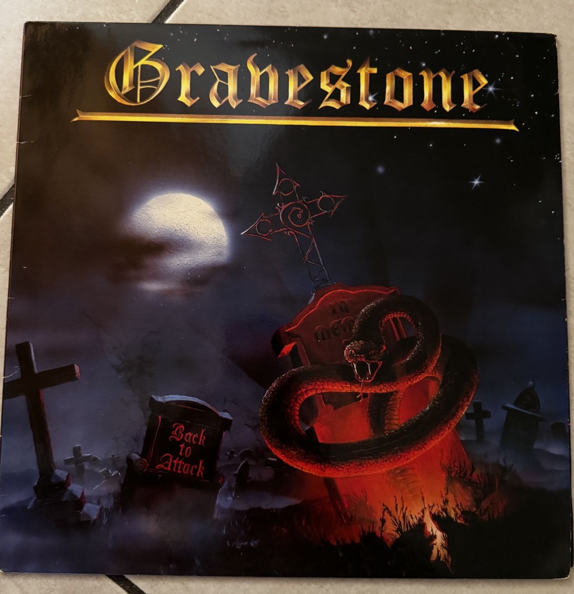 Vinyles: LP - Gravestone / Back to attack – D'occasion à Tuggen par Ainslie-Man