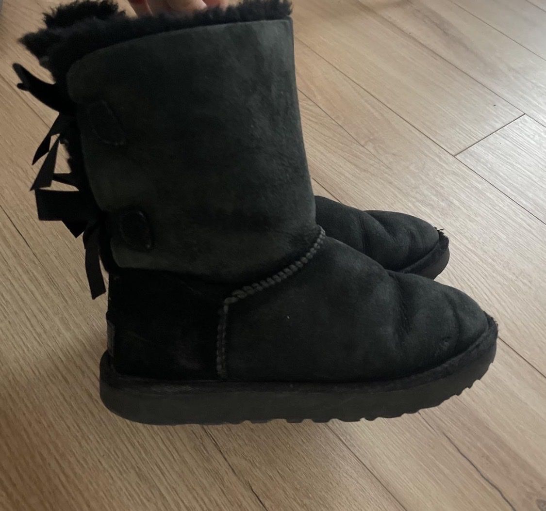 Chaussures femmes: Black UGG shoes  – D'occasion à Genolier par notzoe 3