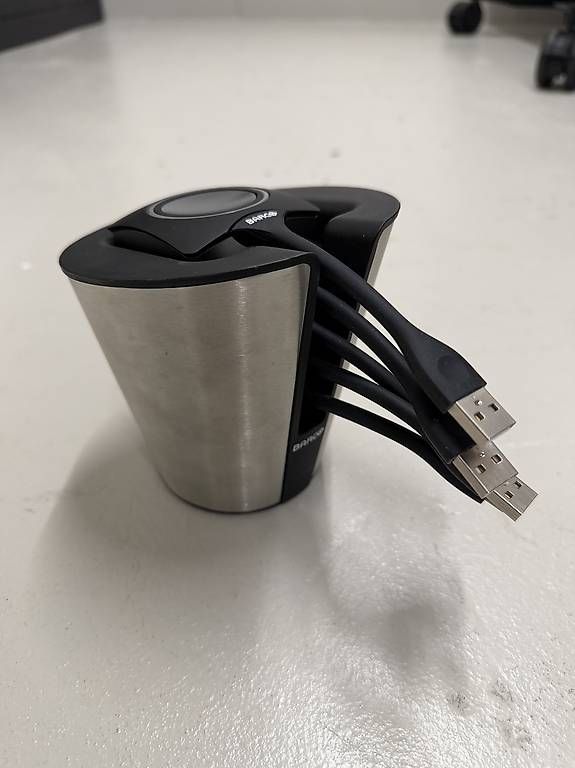 Hub & Switch: Clickshare Buttons inkl Ständer – Nuovo e nell'imballaggio originale da Neukirch-Egnach venduto da aerne1990