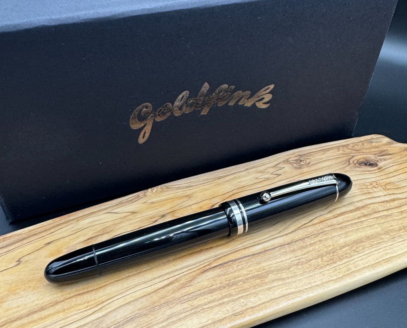 Penna & Evidenziatori: Goldfink Berlin, Kolbenfüller mit grosser Titanfeder medium – Nuovo (secondo la descrizione) da Beringen venduto da Luxinu
