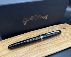 Goldfink Berlin, Kolbenfüller mit grosser Titanfeder medium