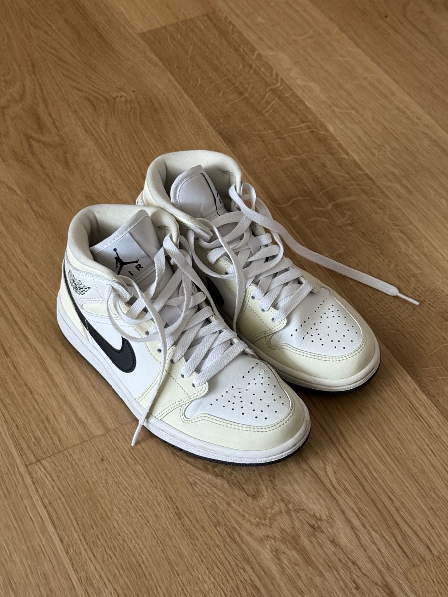 Jordan Scarpe da donna: Air Jordan 1 Mid Crème/Blanche, Taille 35.5 – Usato da Gland venduto da adelaide_4 1
