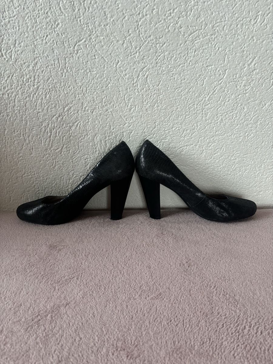 DKNY Damenschuhe: Elegante DKNY Pumps Gr.40,5 schwarz – Gebraucht aus Jonen von nomzeif