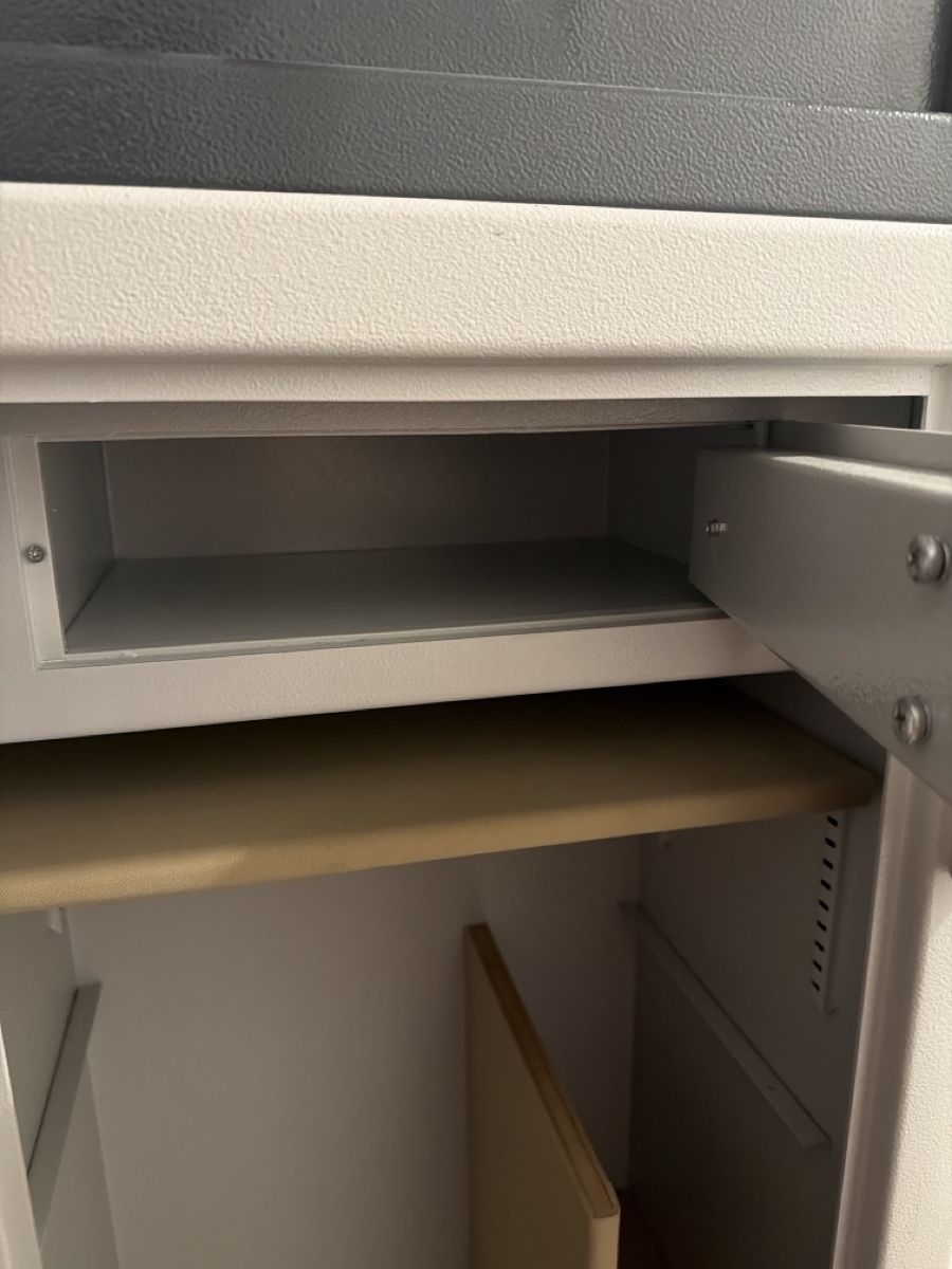 Casseforti: Tresor weiss mit diversen Stickern – Usato da Neschwil venduto da mch_kvt2 3