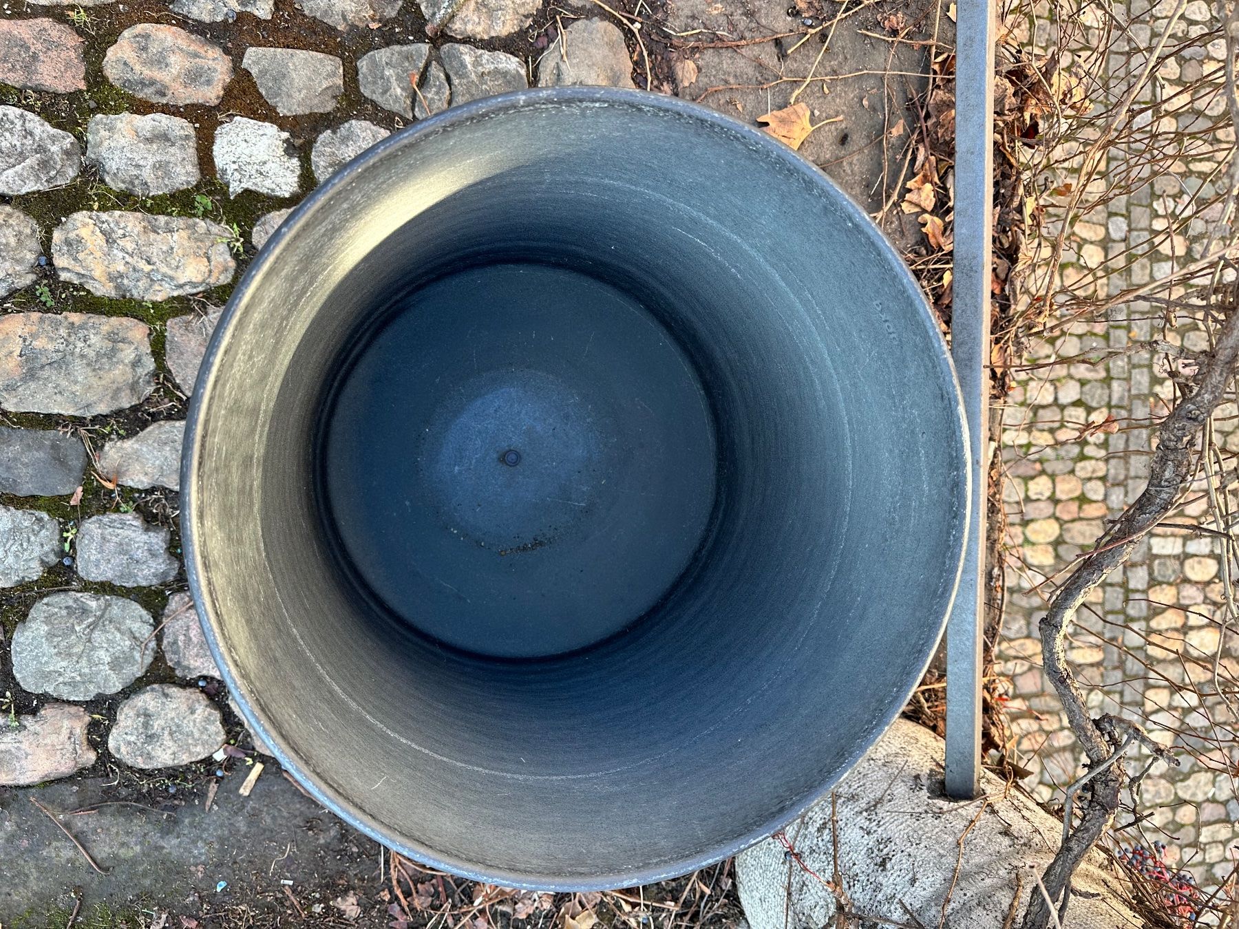 Vasi per fiori: Übertopf «Out» der Marke DBKD – Usato da Basel venduto da JM-1982 2