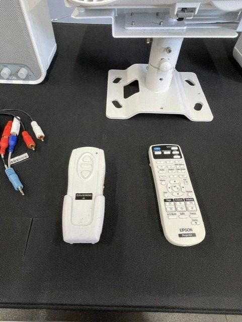 Epson Videoprojektoren: Epson LCD Projector Model H881B – Gebraucht aus Regensdorf von OfficeExperts 4