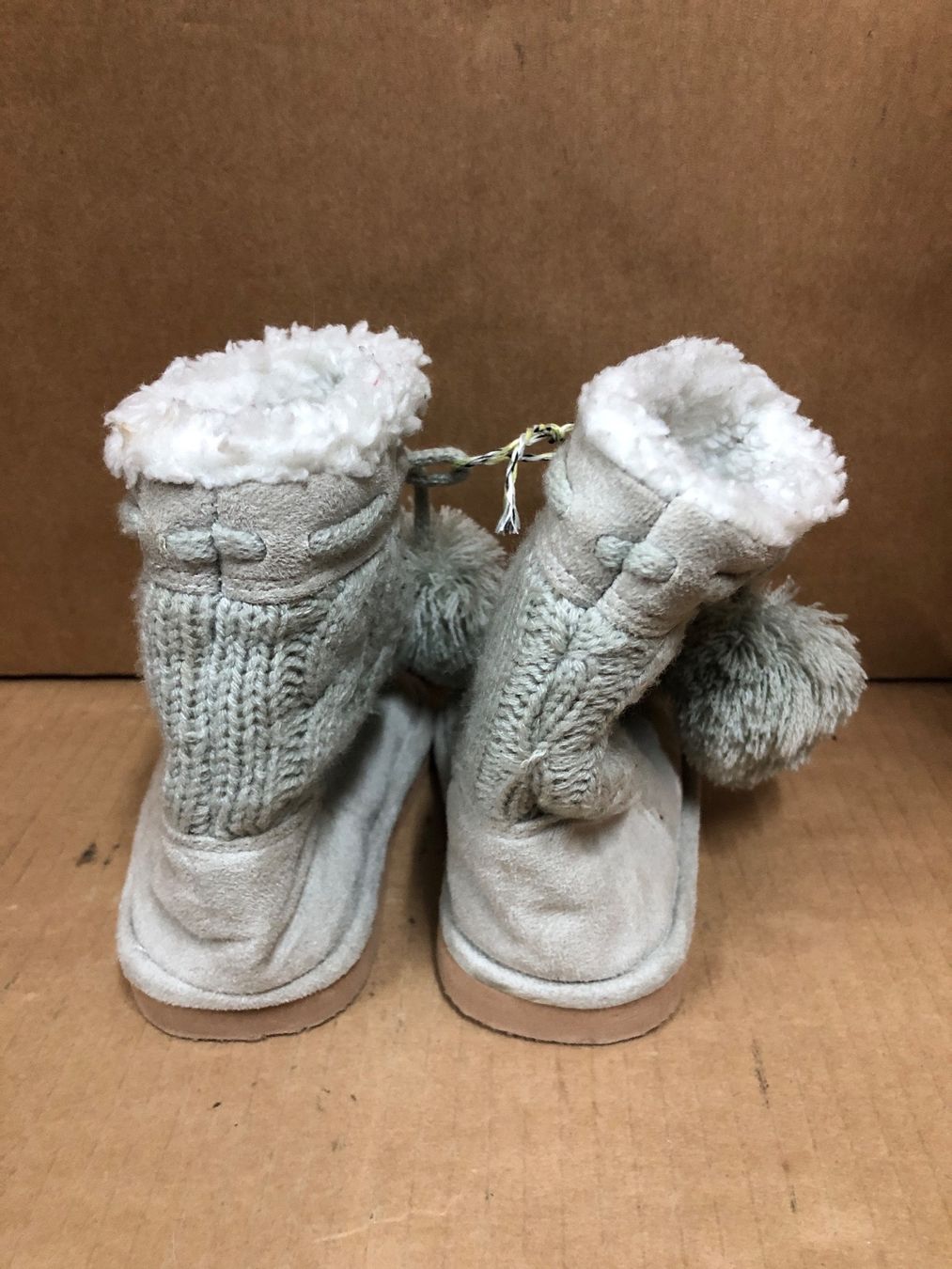 Scarpe per ragazzi: Kuschelige Winterstiefel Gr. 22/23 mit Bommeln – Usato da Eschlikon TG venduto da RamonaSt 3