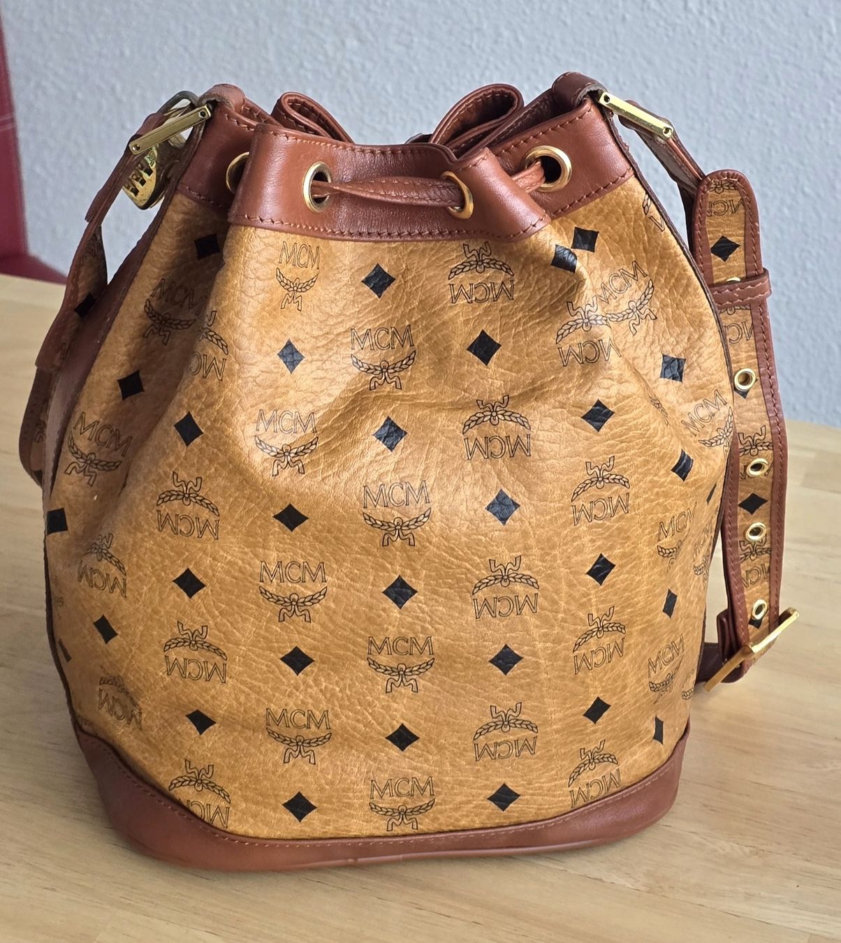 Mcm Taschen für Damen: MCM Beuteltasche Medium Cognac Canvas – Gebraucht aus Niederteufen von Mira_72 7