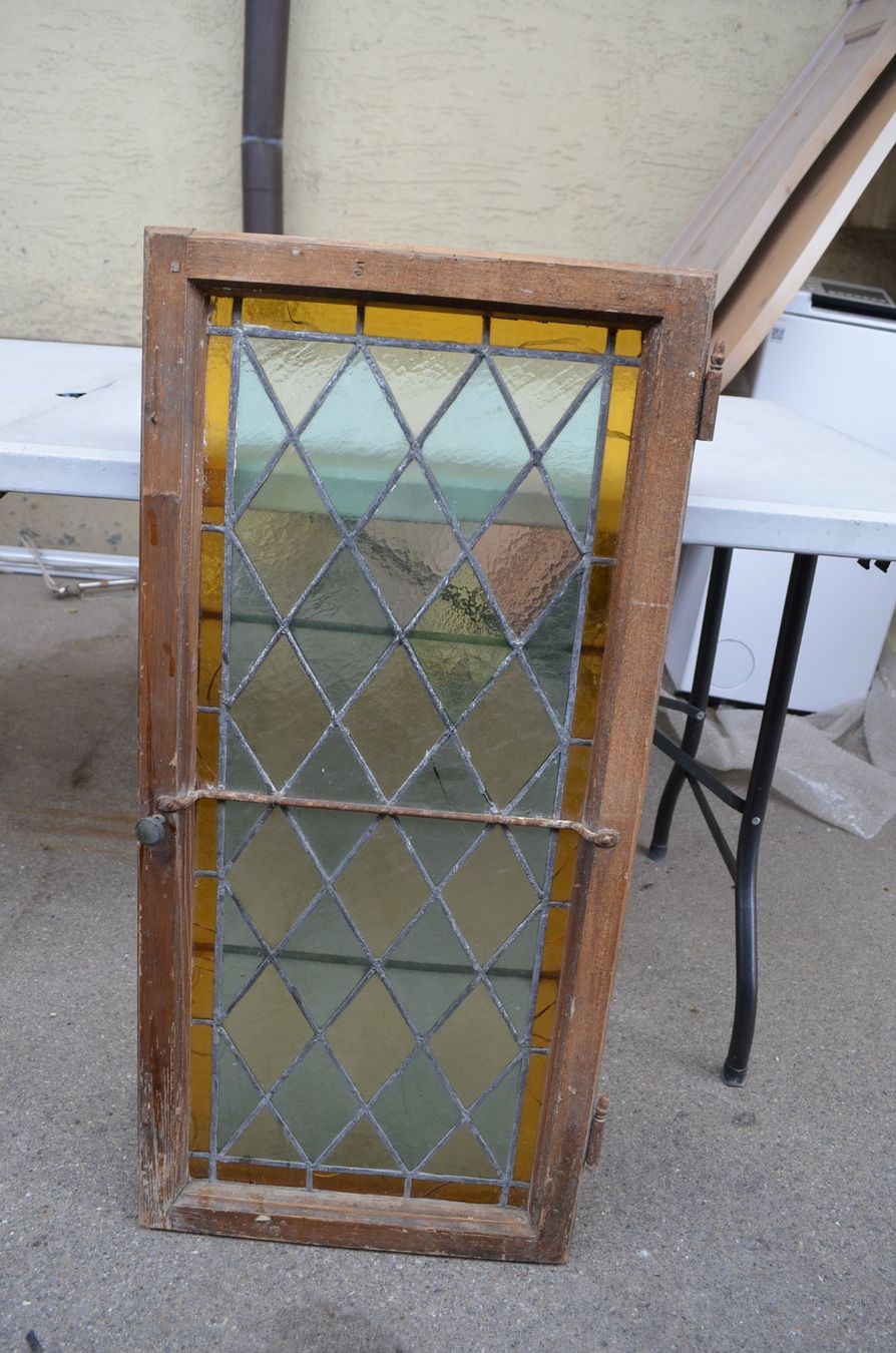 Fenêtres: Antikes Fenster mit farbigem Glas, – D'occasion à Wil SG par Athi
