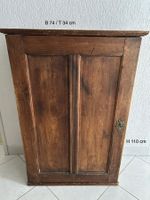 Kleiner antiker Schrank