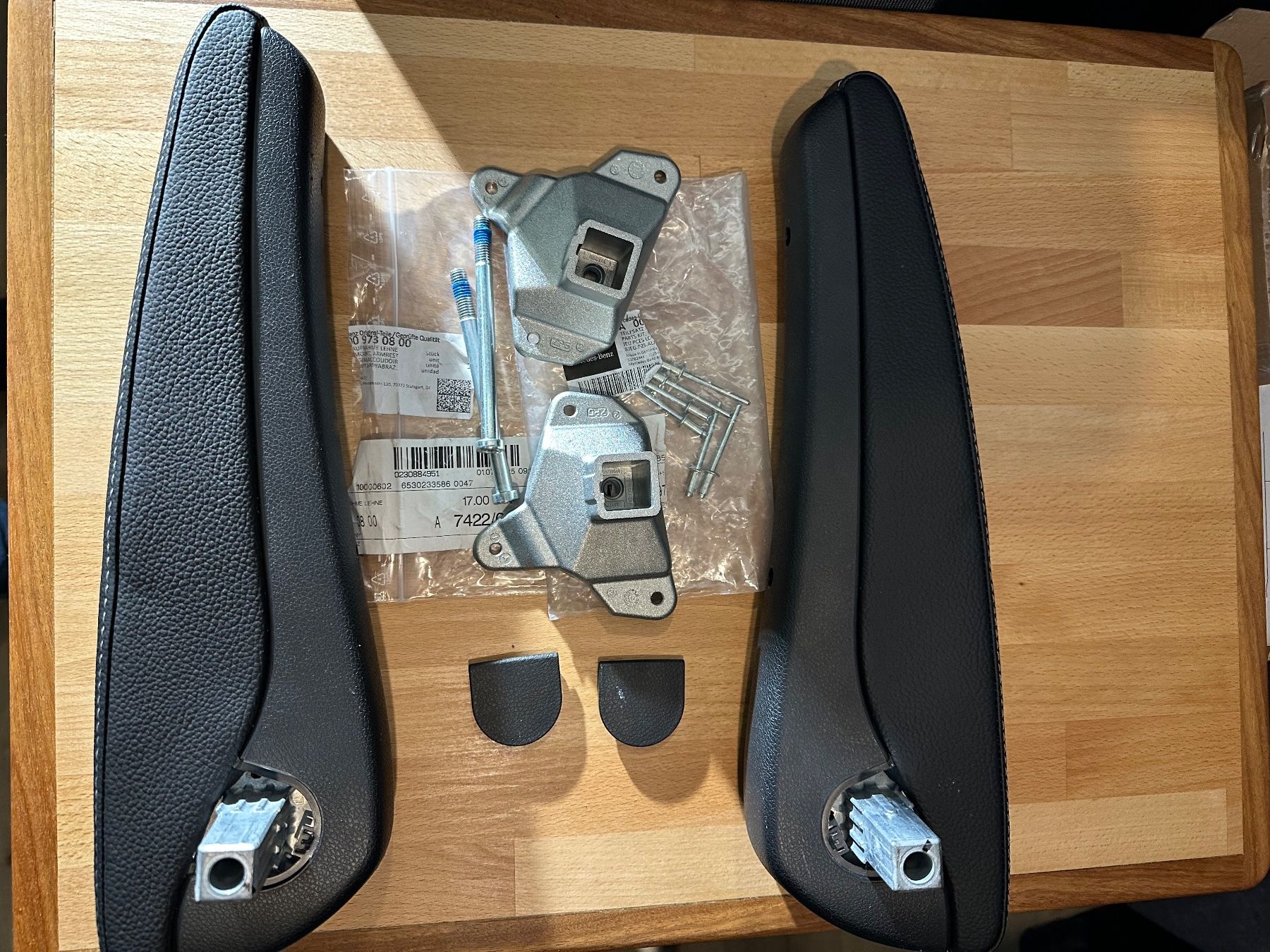 Mercedes-Benz Tutti i ricambio: Mercedes Sprinter 906 Armlehne Leder – Nuovo (secondo la descrizione) da Tuttwil venduto da mar_wg2t