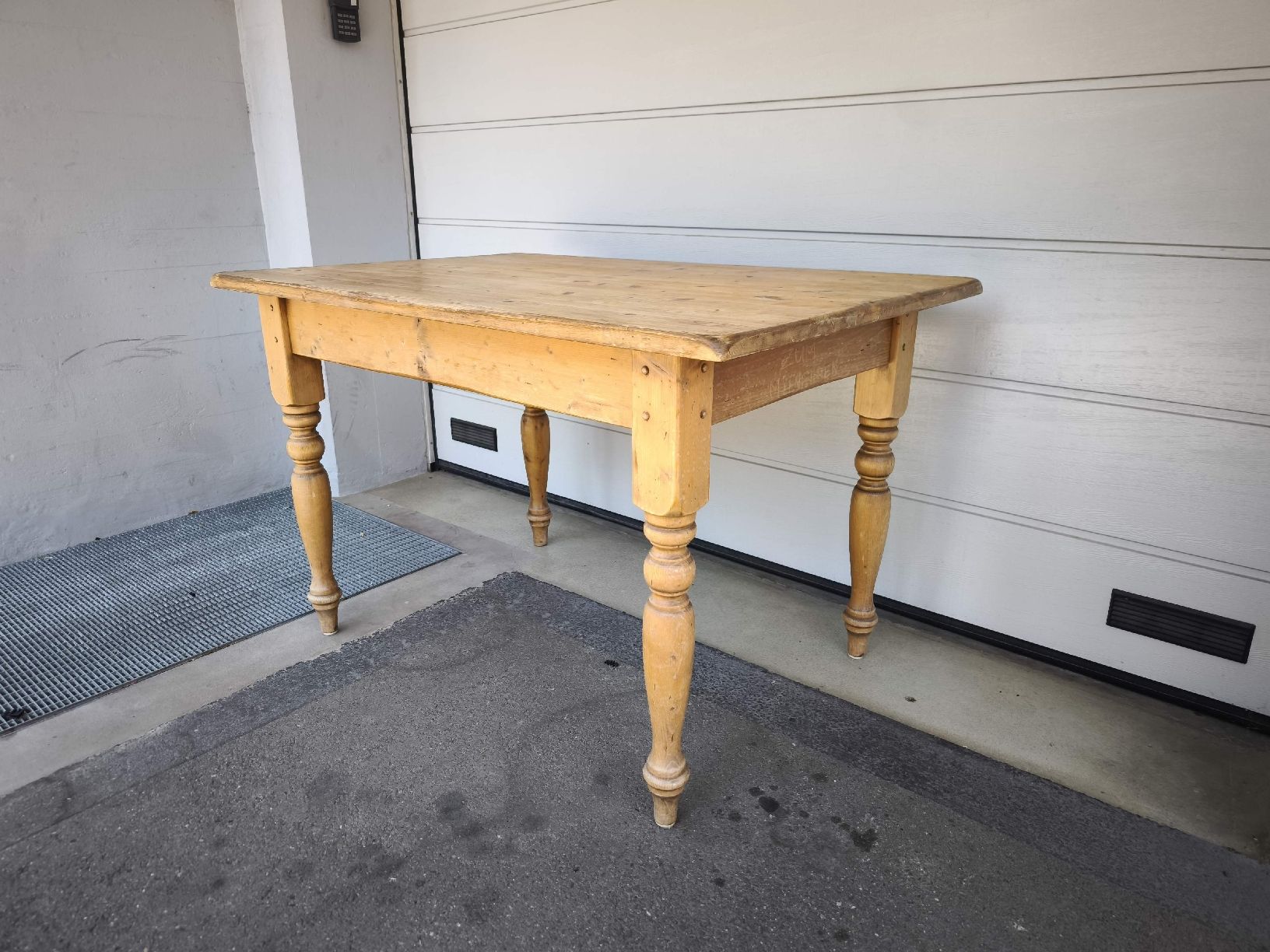 Tavoli: Hübscher Esstisch aus Holz – Usato da Winterthur venduto da Olaf4weiss 1