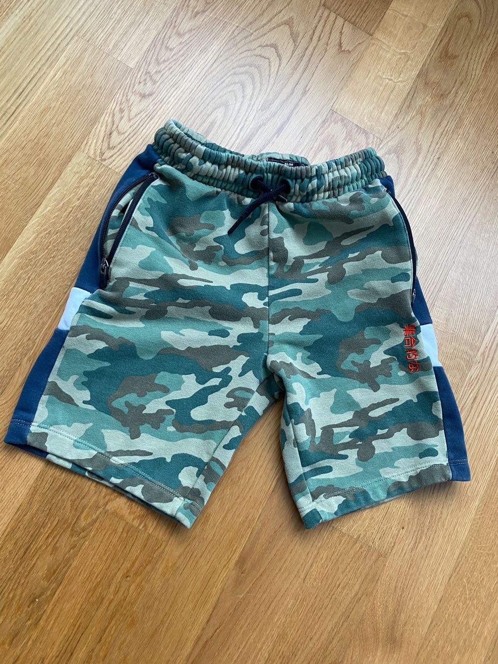Pantaloni: Kurze Hose Junge Gr. 128 – Usato da Winterthur venduto da Baby117