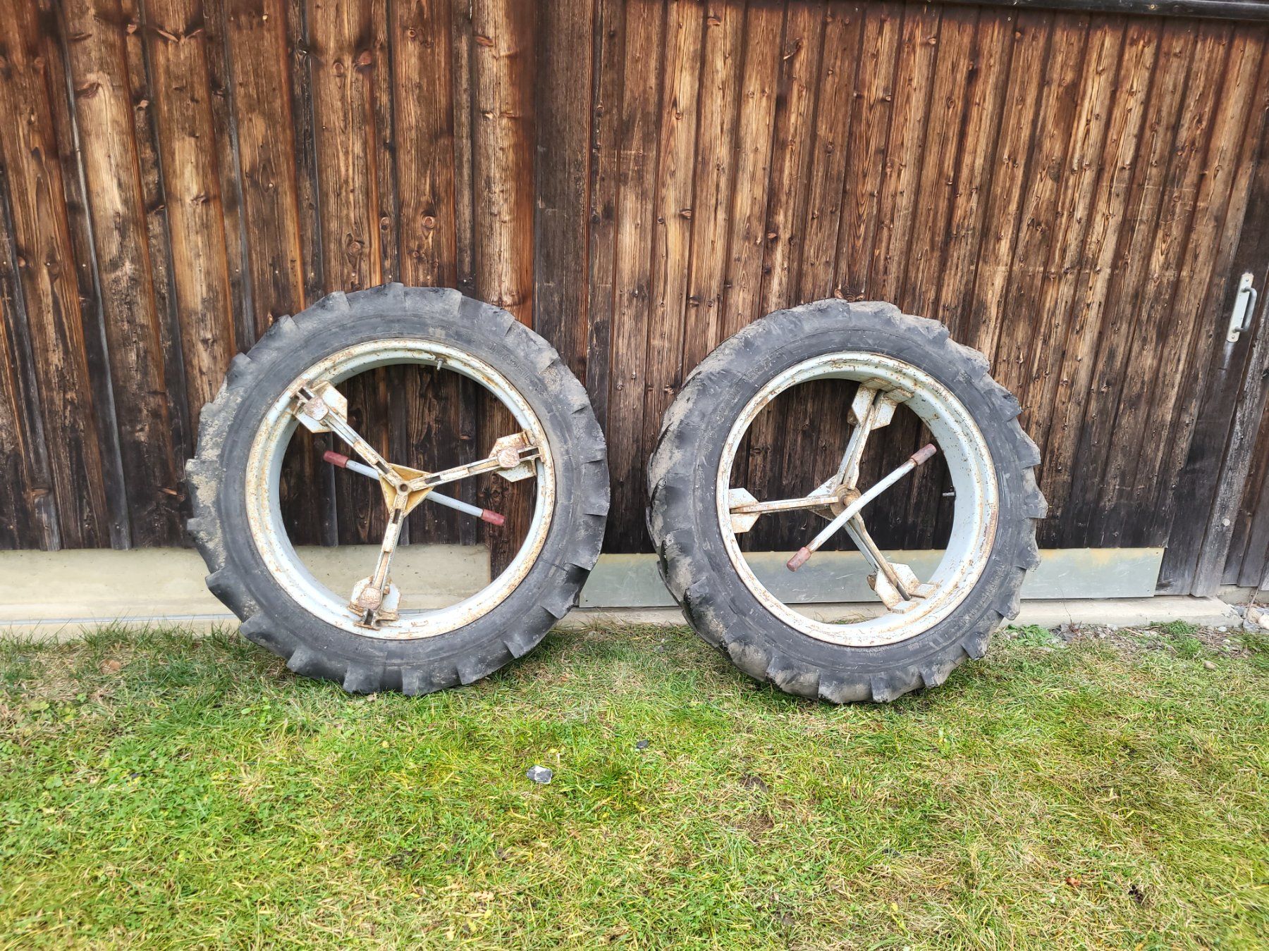 Michelin Pneumatici & Ruote complete: Doppelräder Traktor Müller 9.5-32 – Usato da Weissbad venduto da Milan041 2