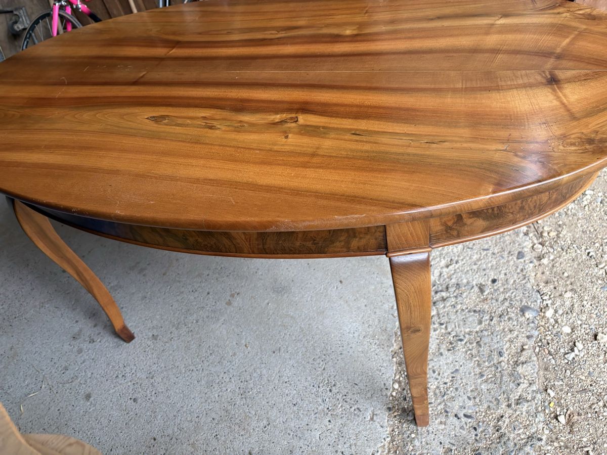 Tables: Ovaler Nussbaum Tisch  – D'occasion à lobsigen par kubada 7