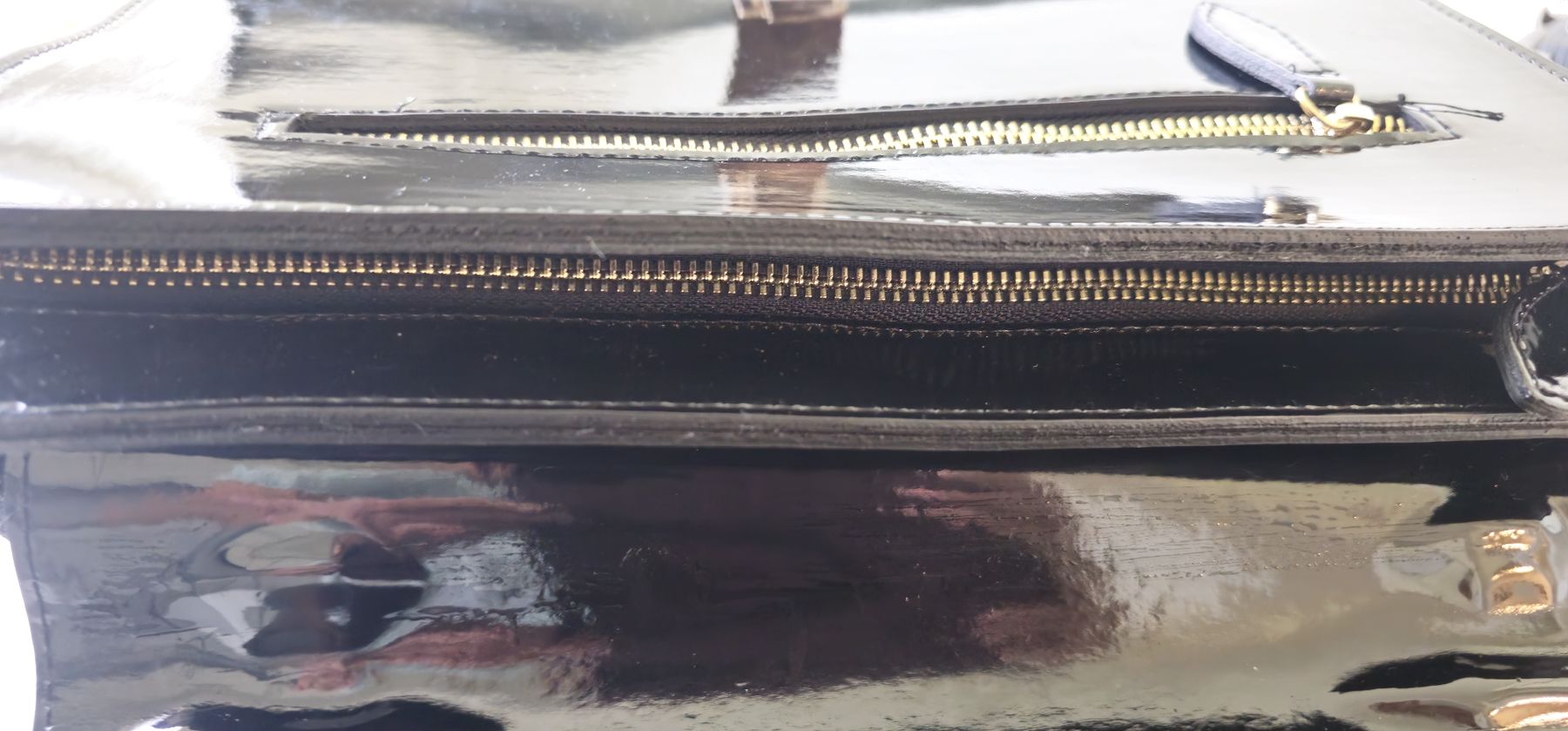 Celine Sacs femmes: Celine Lack/Kunstfell Handtasche schwarz – Neuf avec emballage d'origine à Luzern par TausendD 6