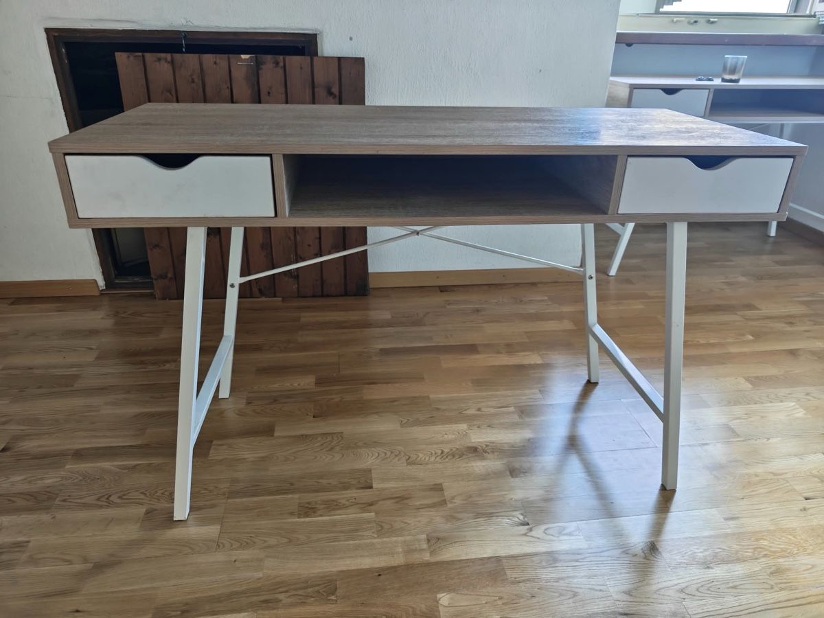 Jysk Schreibtische: Desk with two drawers - perfect condition – Neu (gemäss Beschreibung) aus Zürich von pol_2xhz