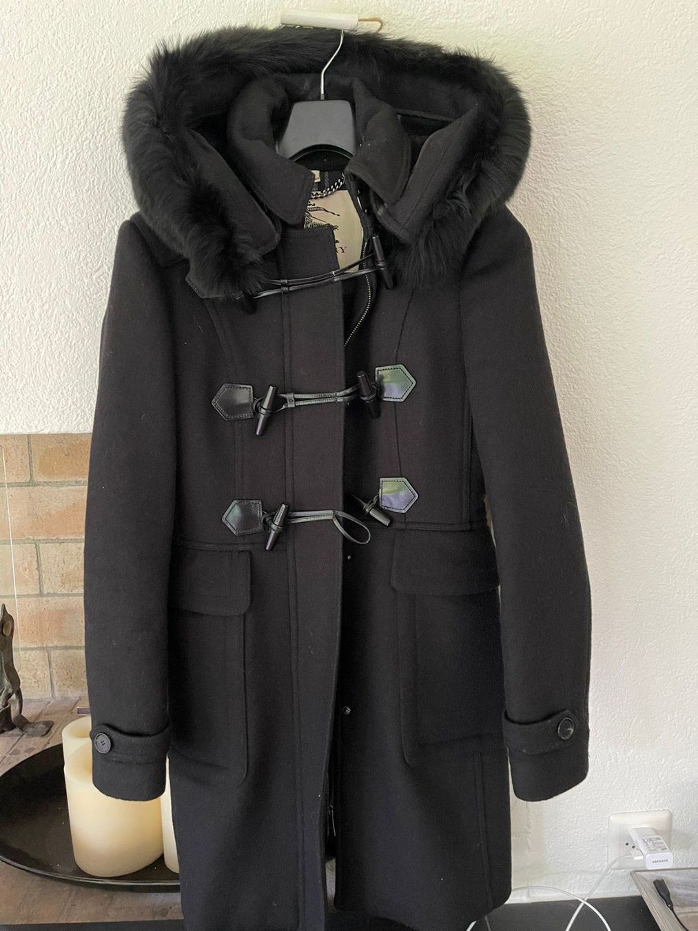 Burberry Cappotti: Burberry 100% Wool Mantel mit Pelzkragen – Usato da Bonstetten venduto da Swiss4Sale