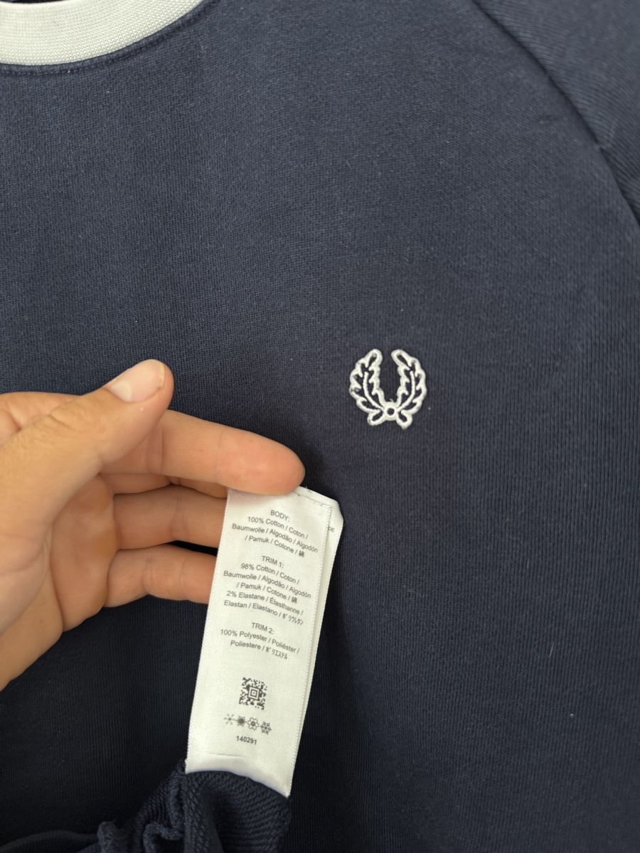 Fred Perry Pullover & Sweatshirts: Fred Perry Pullover dunkelblau Grösse M oryginal  – Gebraucht aus Wetzikon ZH von Jan_wojt 5