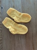 Handgestrickte Socken gelb Grösse 24 Fusslänge 14cm