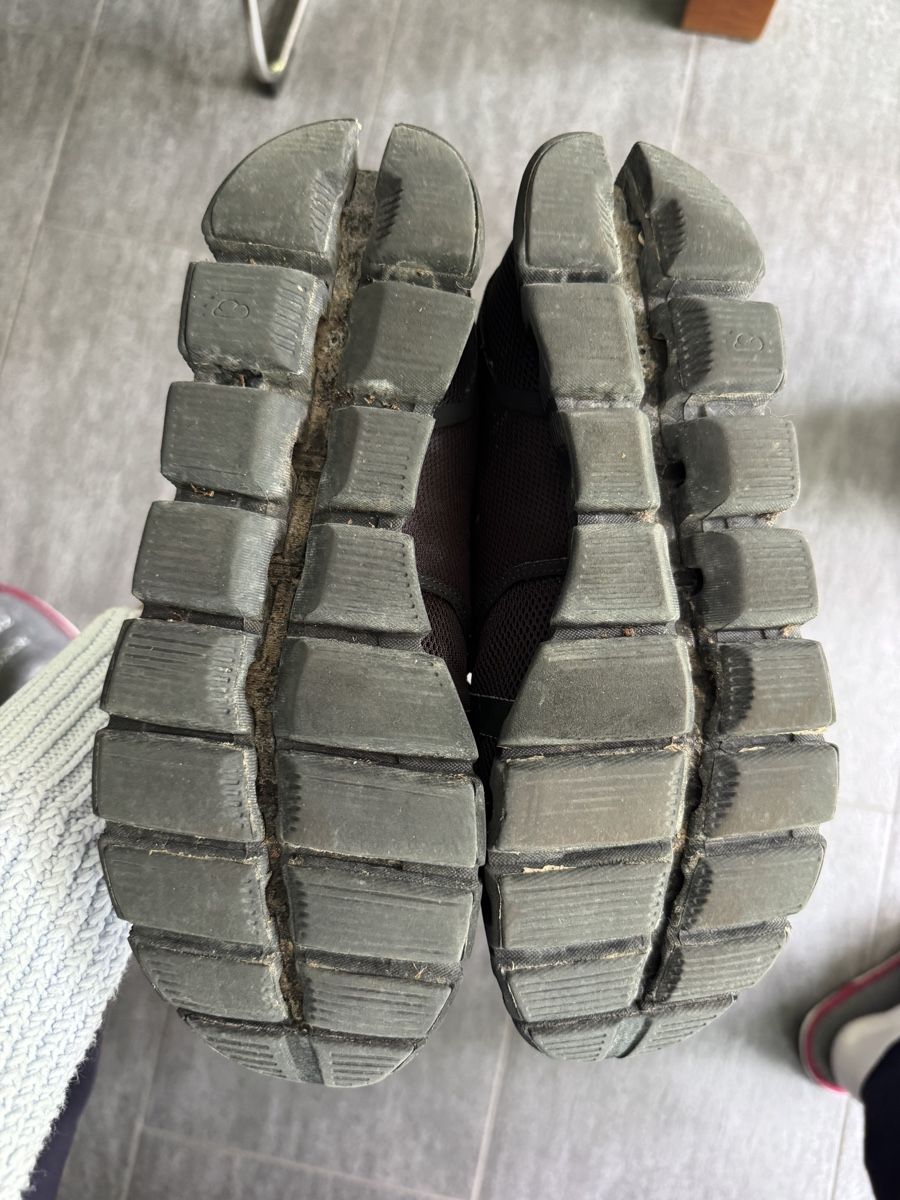 On Scarpe da uomo: On Cloud Laufschuhe, Schwarz, Grösse 40 – Usato da Winterthur venduto da Selina9 4