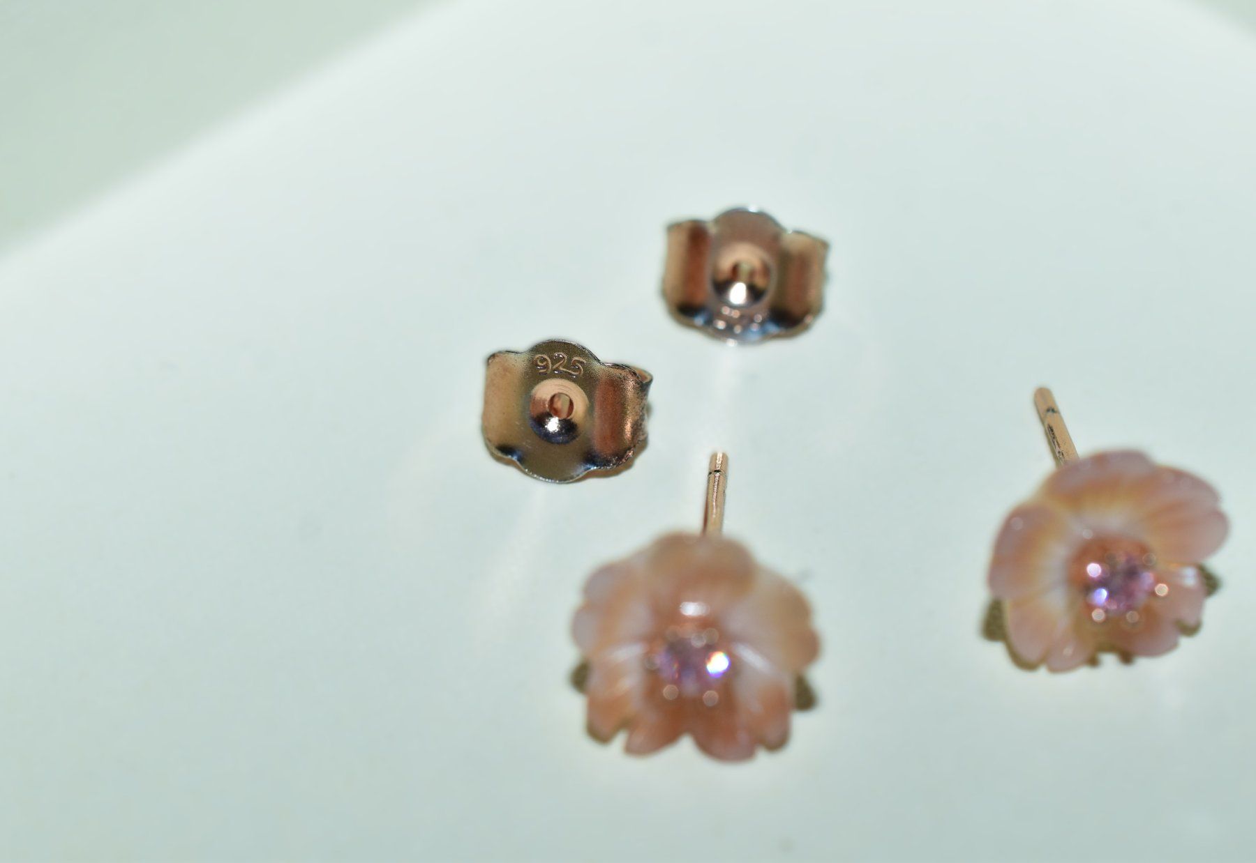 Orecchini pendenti & Orecchini a lobo: Blumenohrstecker mit rosa Stein, neu – Nuovo e nell'imballaggio originale da Laufen venduto da flowerfan 3