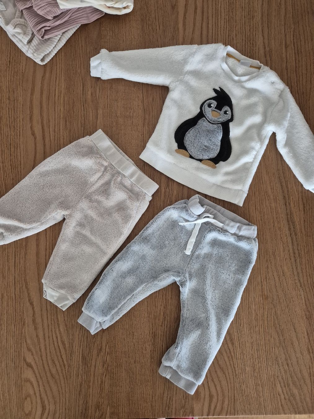 Lotti & Set di vestiti: Babykleider Grösse 68 Paket 1 – Usato da Goldach venduto da Mona.93 7