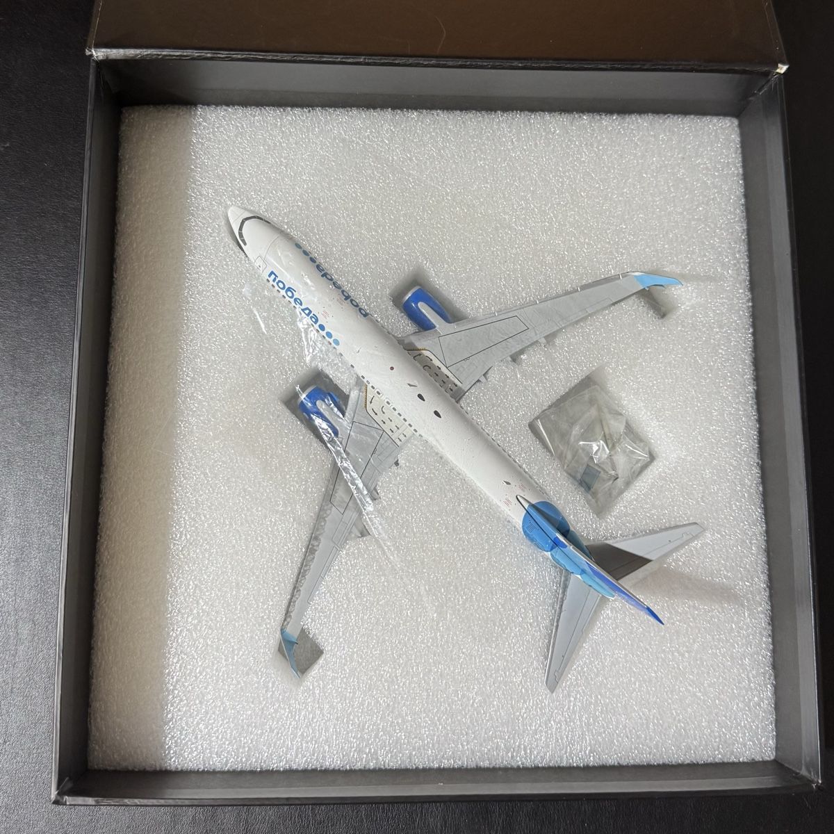 Boeing Kit di modellismo & Modellini statici: Boeing 737-800 "Pobeda" Gemini200, sehr detailliert! – Usato da Therwil venduto da zmili1 1