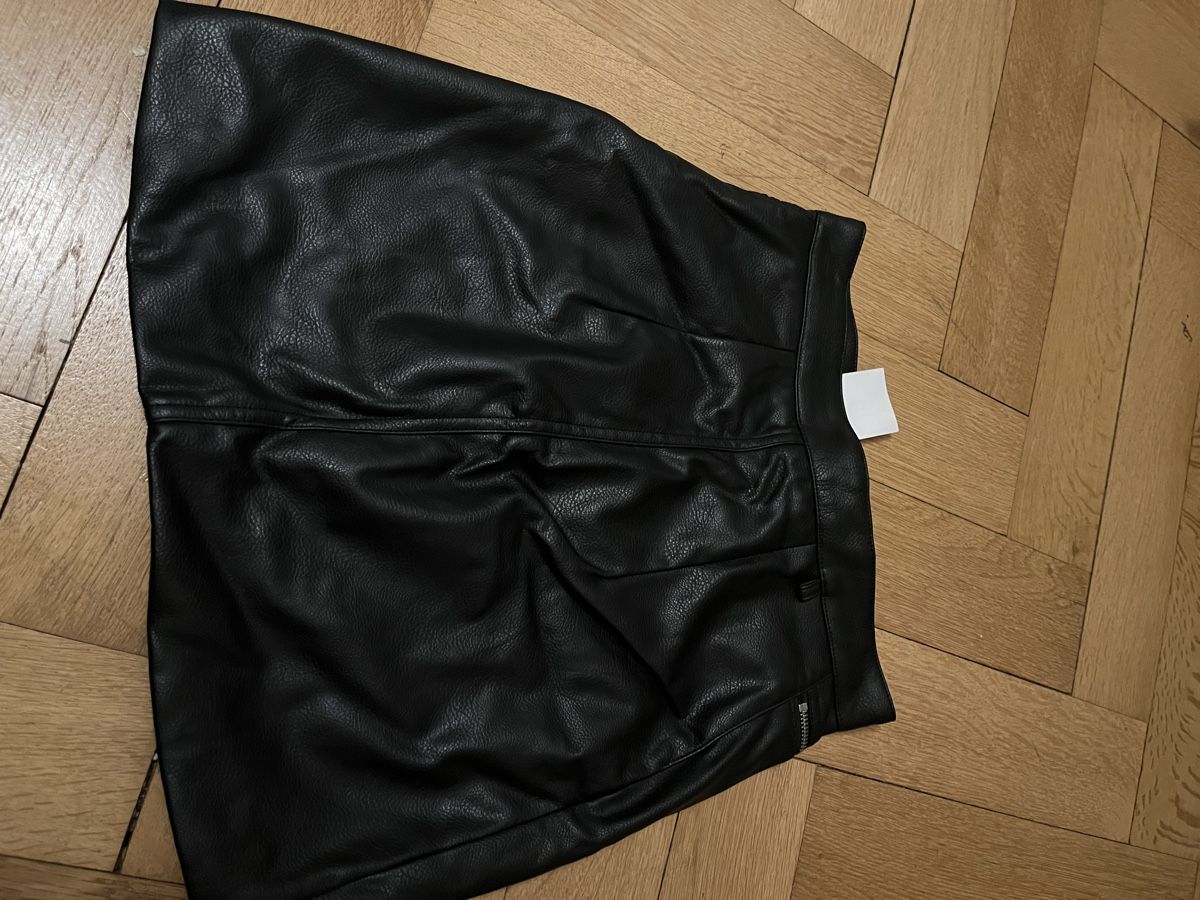 Lotti di vestiti: Kunstleder Hose und Rocks neuwertig – Nuovo (secondo la descrizione) da Olten venduto da sae_82z2 8