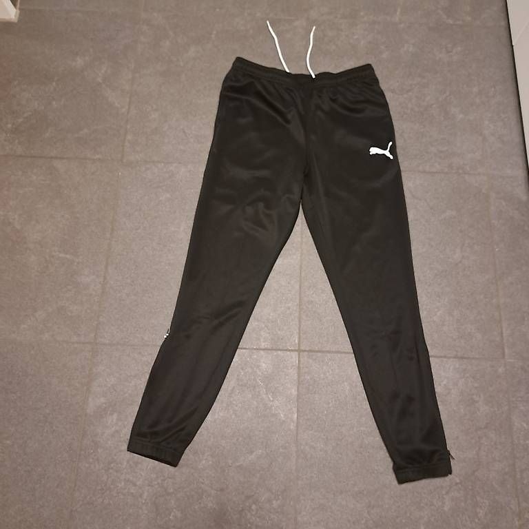 Pantaloni: Fussball Trainer Puma  – Usato da Neftenbach venduto da sam_jbb5