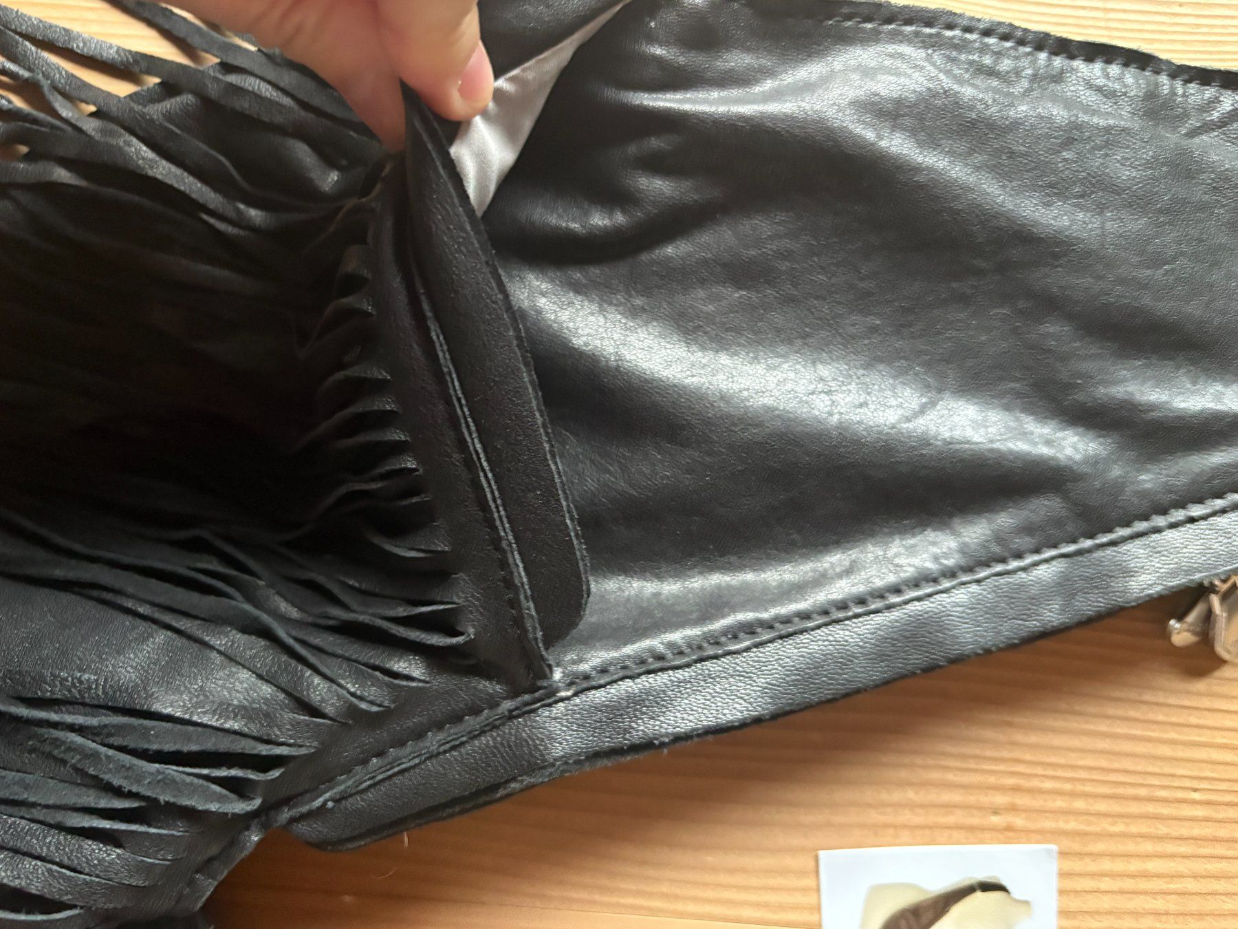 Taschen für Damen: Sash Bag Black Fringe Leather Sash Bag – Neu (gemäss Beschreibung) aus Môtier (Vully) von Iljos 1