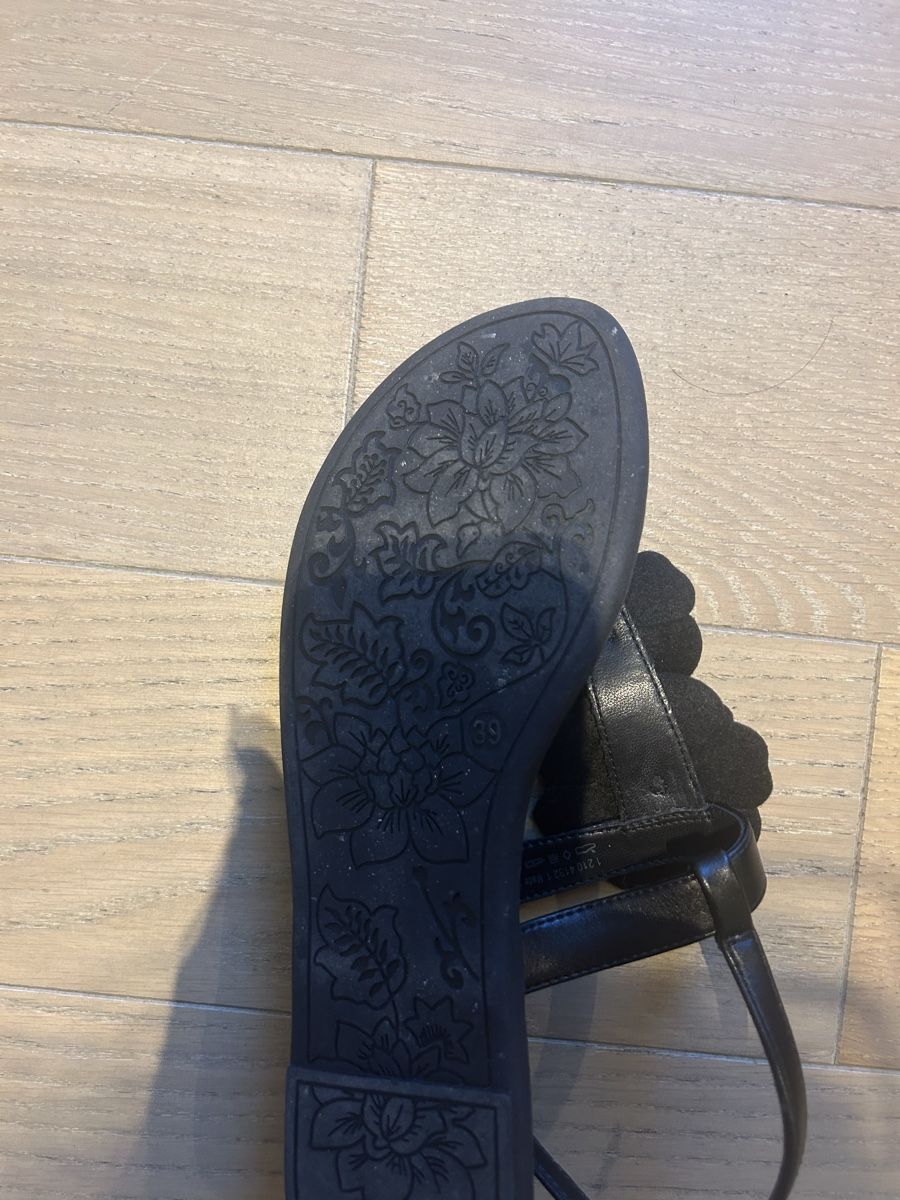 Chaussures femmes: Sandalen gr 39 – D'occasion à Allschwil par selake990673 2