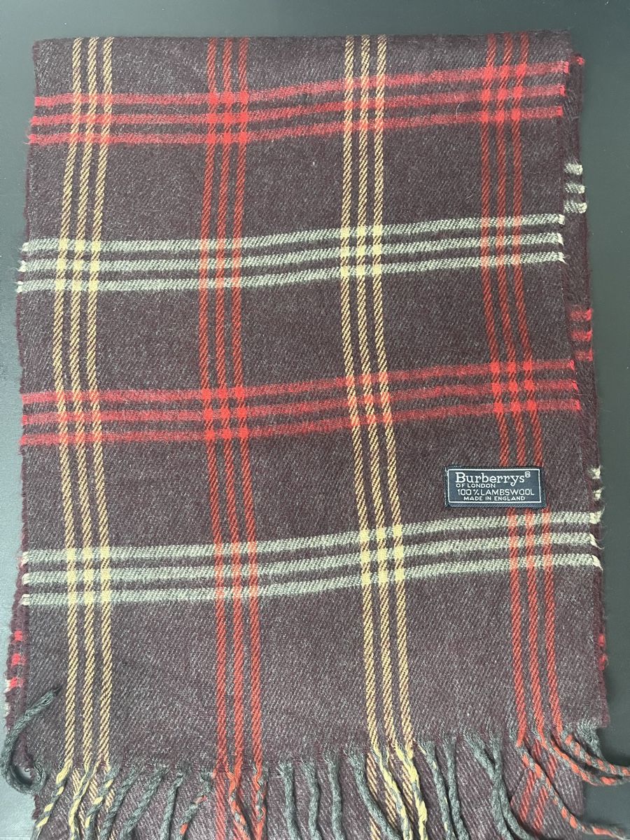 Burberry Foulards, Tücher & Schals: Écharpe Burberry 100% Laine rouge – Neu (gemäss Beschreibung) aus Les Avanchets von lunedeneige.shop 2