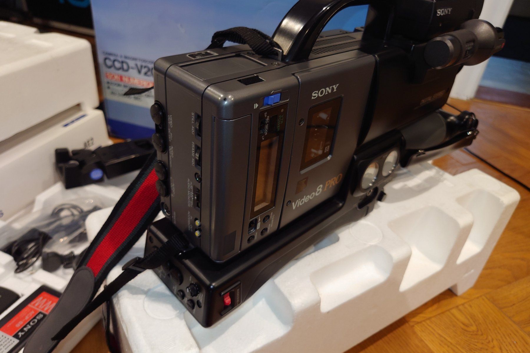 Sony Caméscopes: Sony Video8 Pro CCD-V200E Camcorder – D'occasion à Stäfa par SirBobbey 2