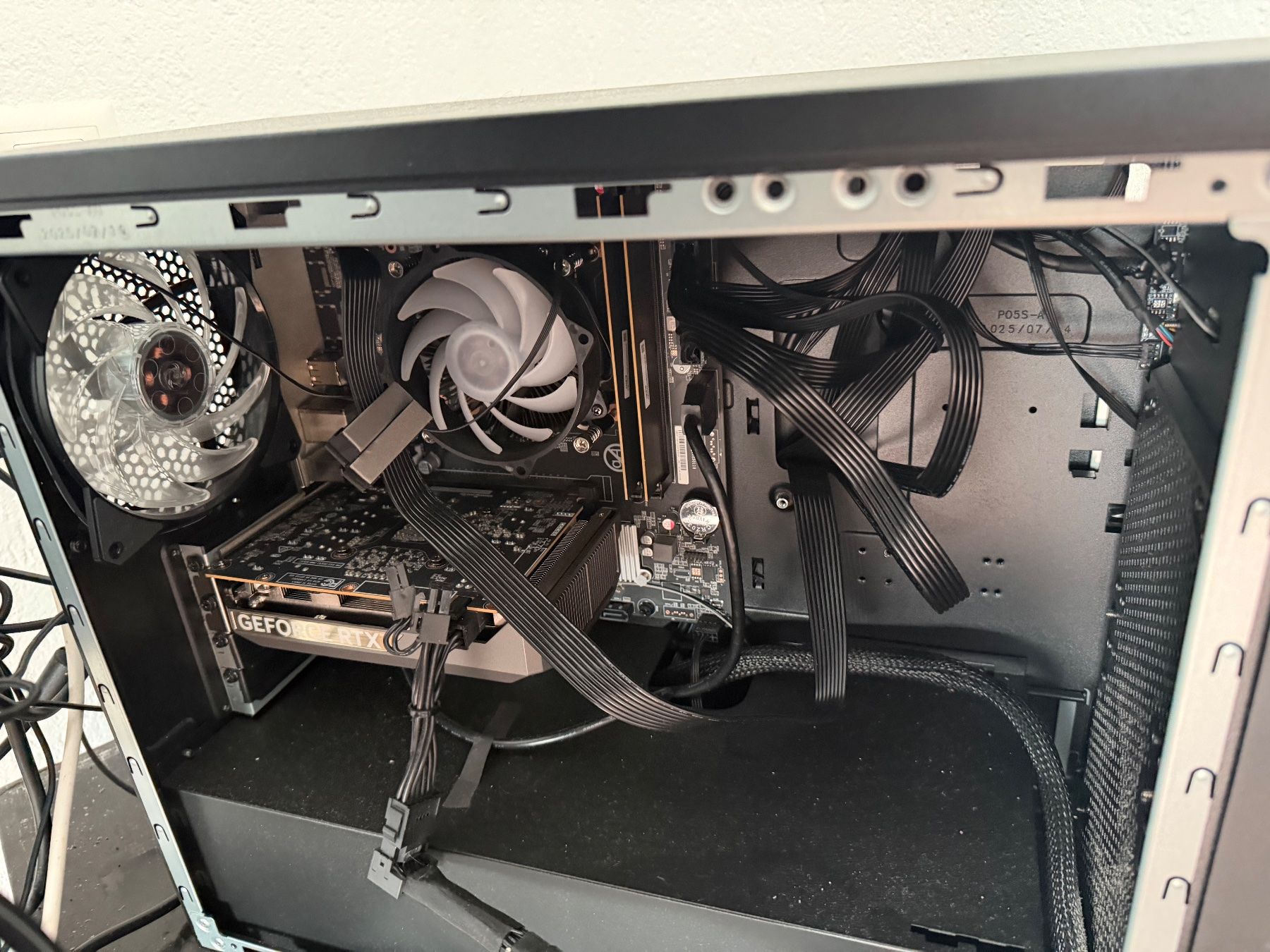 Nvidia PC: High-End Gaming Setup mit RTX 4070 Super – Usato da Langnau i. E. venduto da dis_tc9q 1