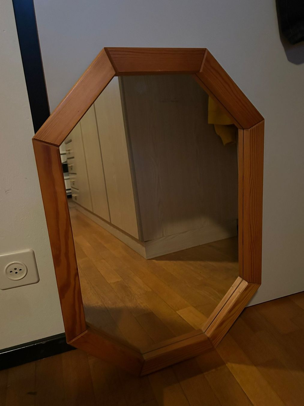 Specchi: Specchio ottagonale con cornice in legno 47x67,5 cm – Usato da Melano venduto da H-Sara 1