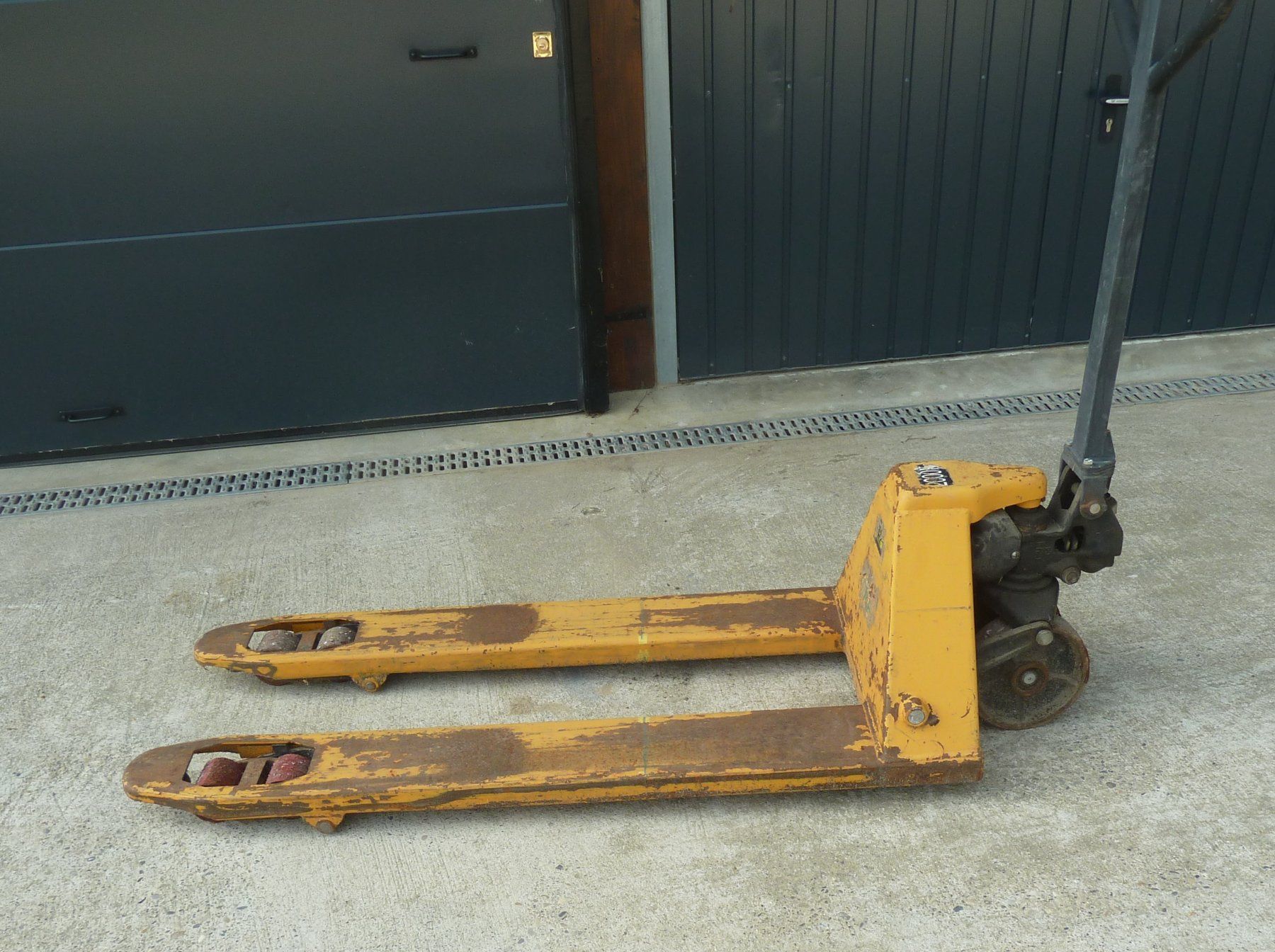 Carrelli elevatori e a forche: 2 transpalettes – Difettoso da Russy venduto da Guenefle 5