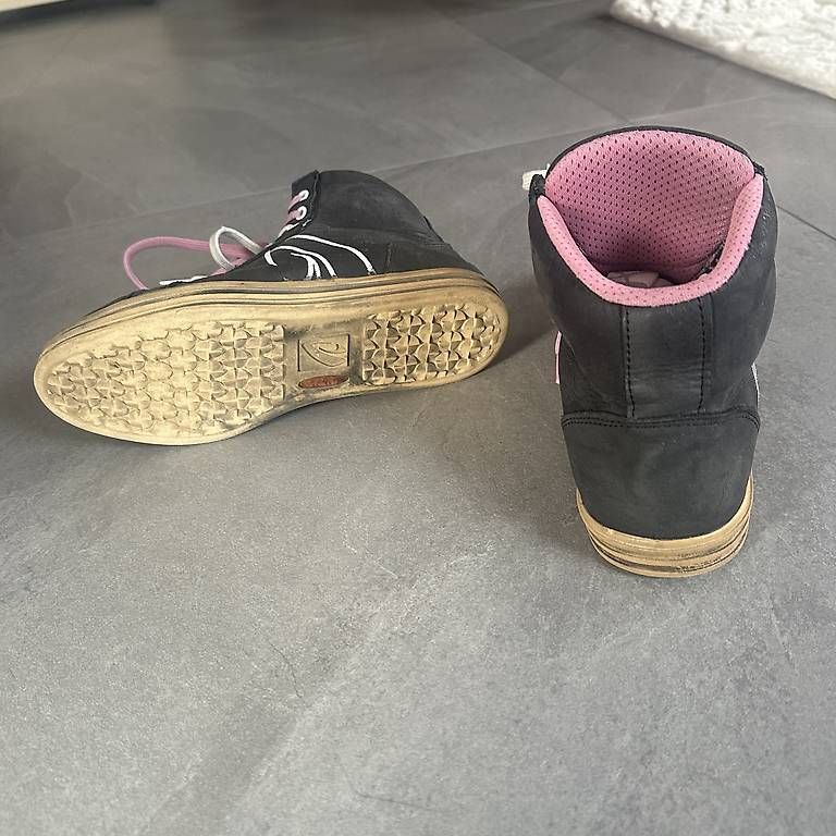 Scarpe da donna: Chaussures baskets moto - forma 39 – Usato da La Chaux-de-fonds venduto da ccjp 2
