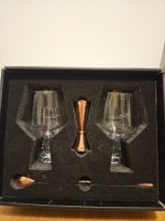 Elegante Bar-Accessoires: 2 Gläser, Jigger & Barlöffel