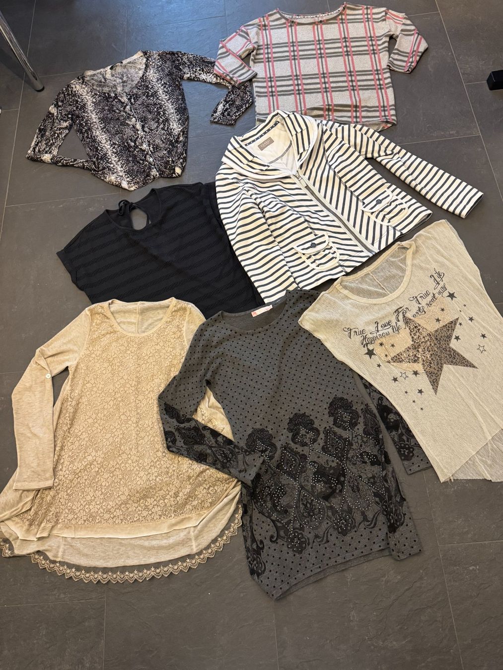 Lotti di vestiti: 7 Stk. Damen Set Gr. M – Usato da Bonstetten venduto da VCLS