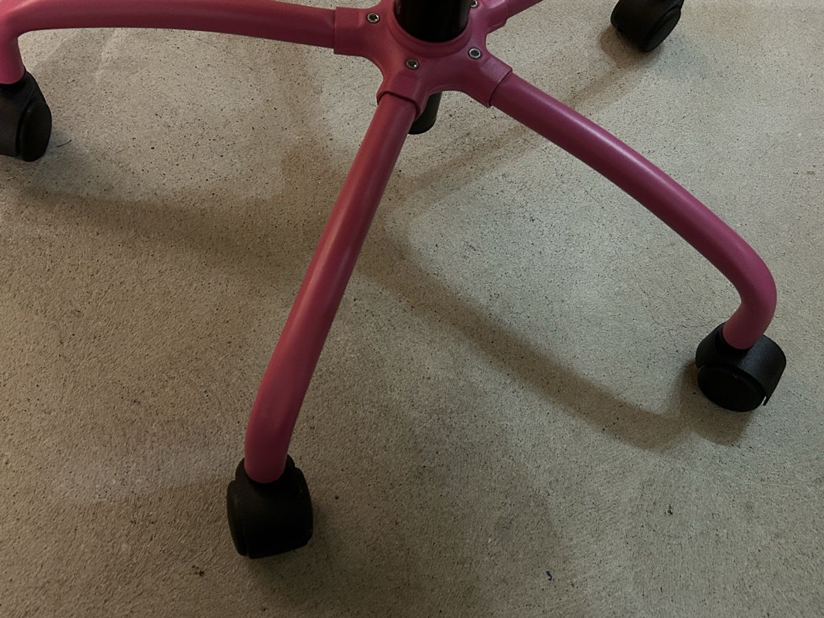 Ikea Chaises: pinker Bürostuhl – D'occasion à Wattwil par mar_q66h 3